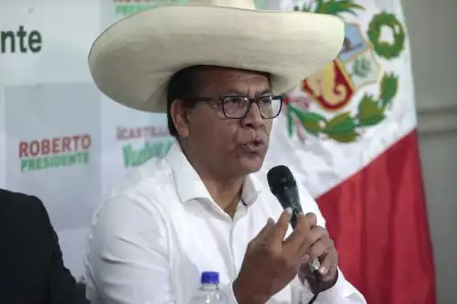 Bajo la lupa de la ONPE: Candidato presidencial de Juntos por el Perú enfrenta investigación por irregularidades financieras
