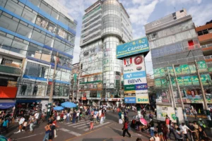 Gamarra en plena ebullición: El emporio comercial registra un repunte de afluencia ante la proximidad del Día de la Madre